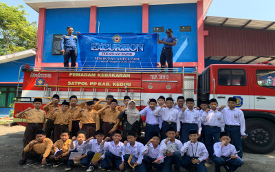 EDUKASI PENANGGULANGAN KEBAKARAN DINI PROGRAM SAINS MTs SUNAN AMPEL PARE