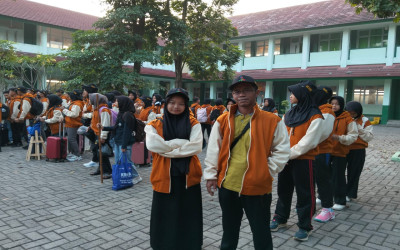MENGHARUMKAN NAMA MADRASAH MTs SUNAN AMPEL PARE - NOURY MAULYDA