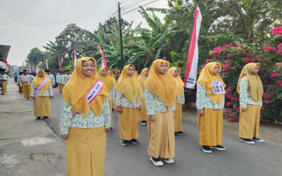 MTs SUNAN AMPEL PARE BERPARTISIPASI DALAM LOMBA GERAK JALAN DESA TERTEK